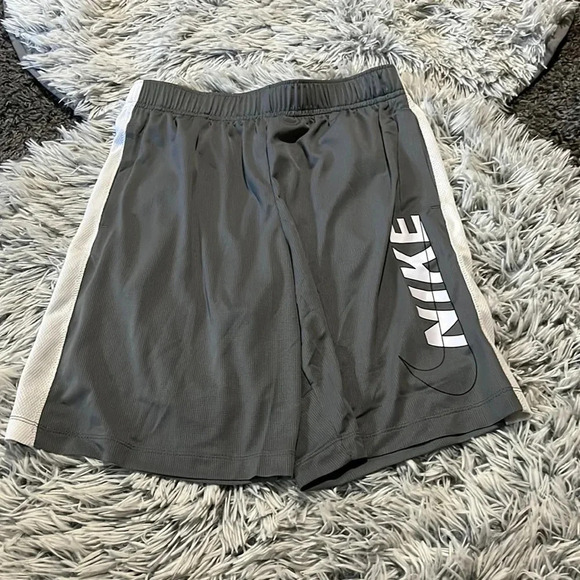 NEW Nike Dri Fit Basketball Shorts Size Medium - Picture 1 of 10